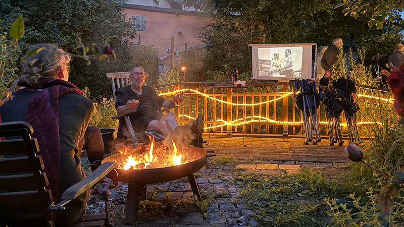 Gespräch am Feuer